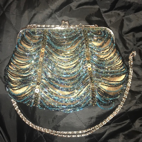 Handbags - Vintage clutch w/ beading & sequin detail